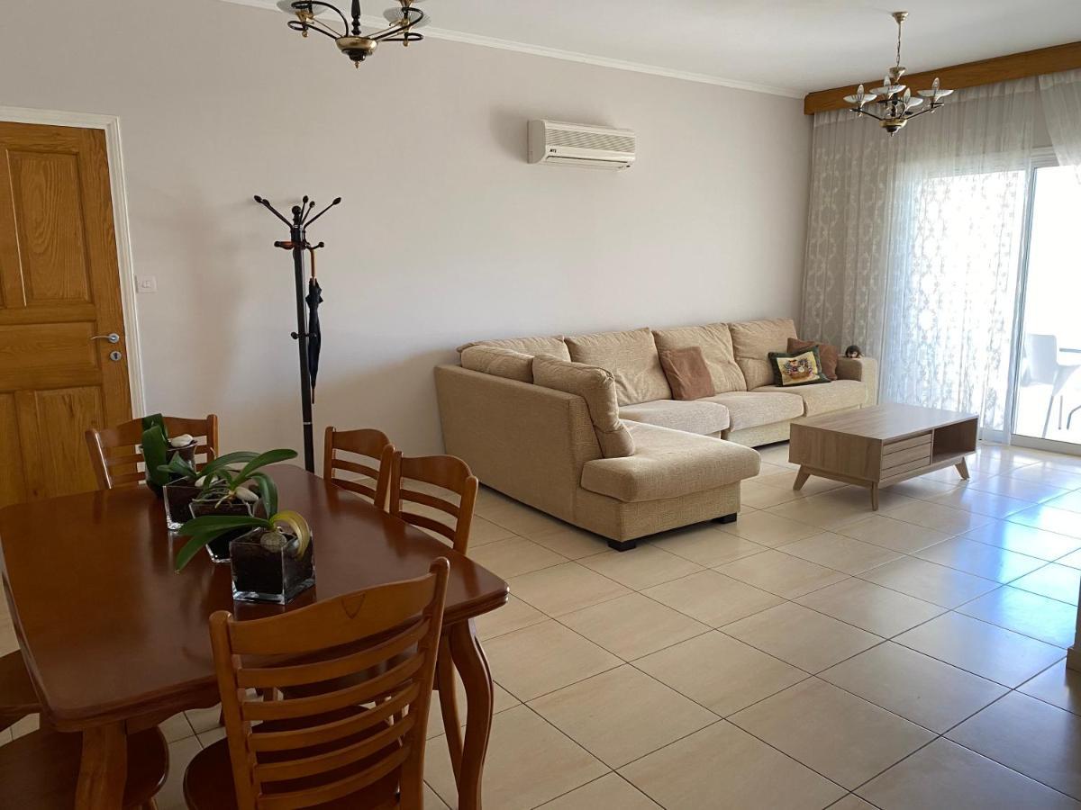 Holiday City Center Appartamento Larnaca Esterno foto